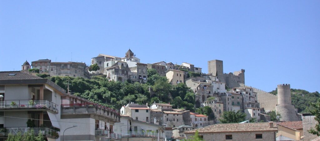 Itri, borgo medievale tra Fondi e Gaeta con castello storico
